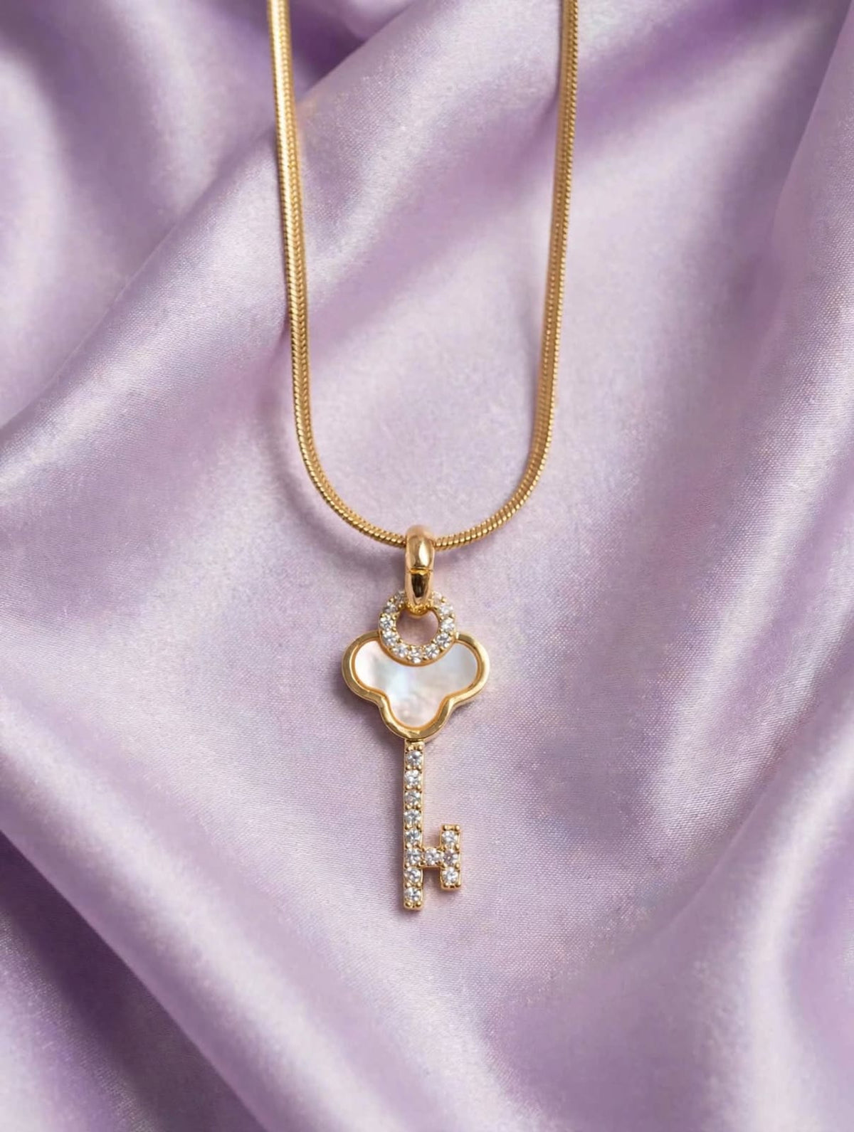 Golden Pearl Key Pendant Nacklece
